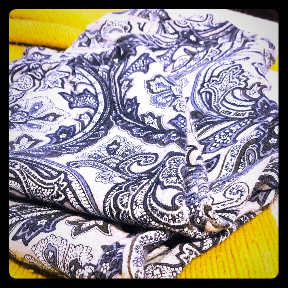 Loft. CrewNeck Paisley Design Sweater/Sweatshirt